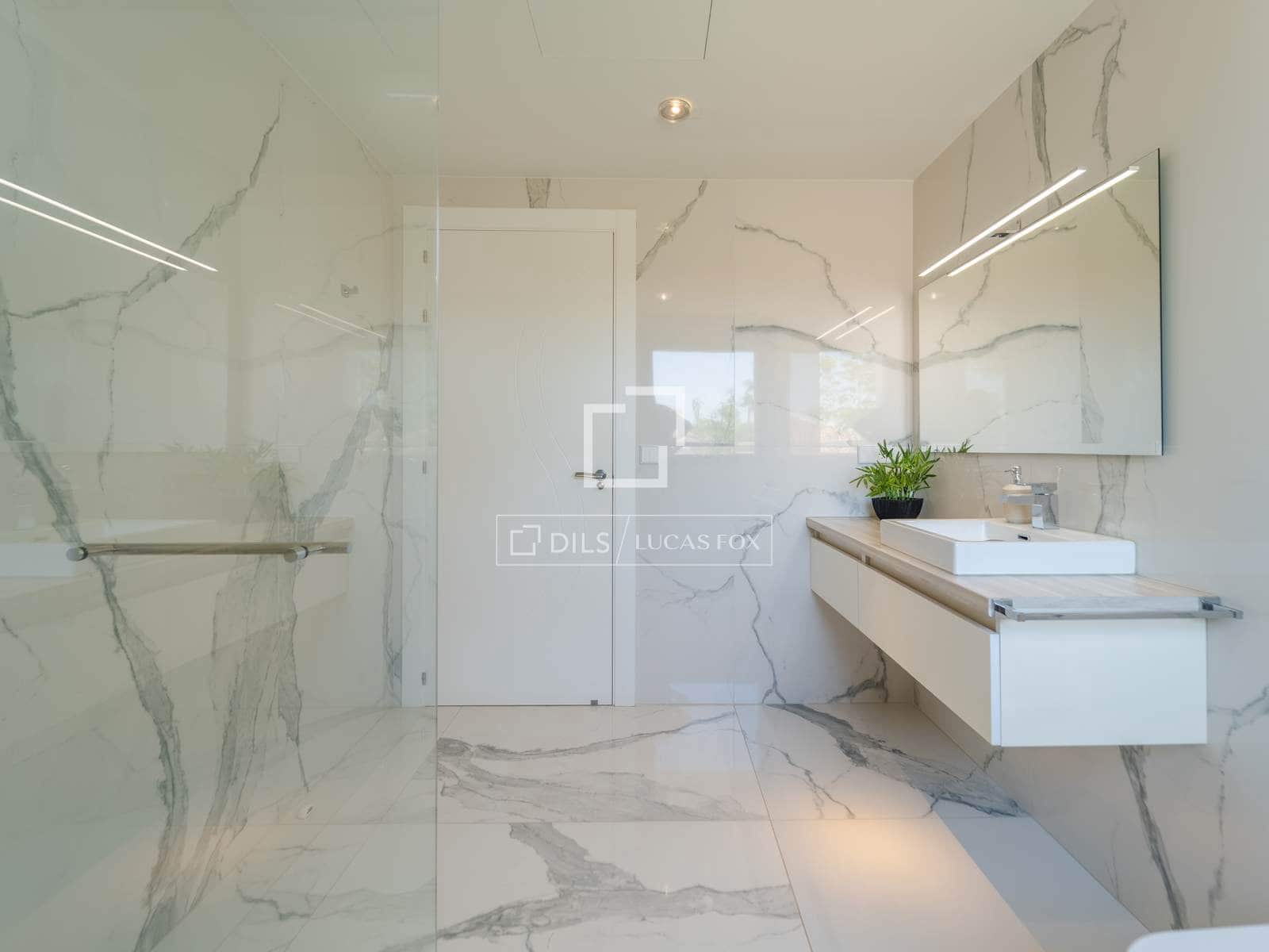 5 bedroom Villa for sale in La Pobla de Vallbona with pool garage - € 1,795,000 (Ref: 9996027)