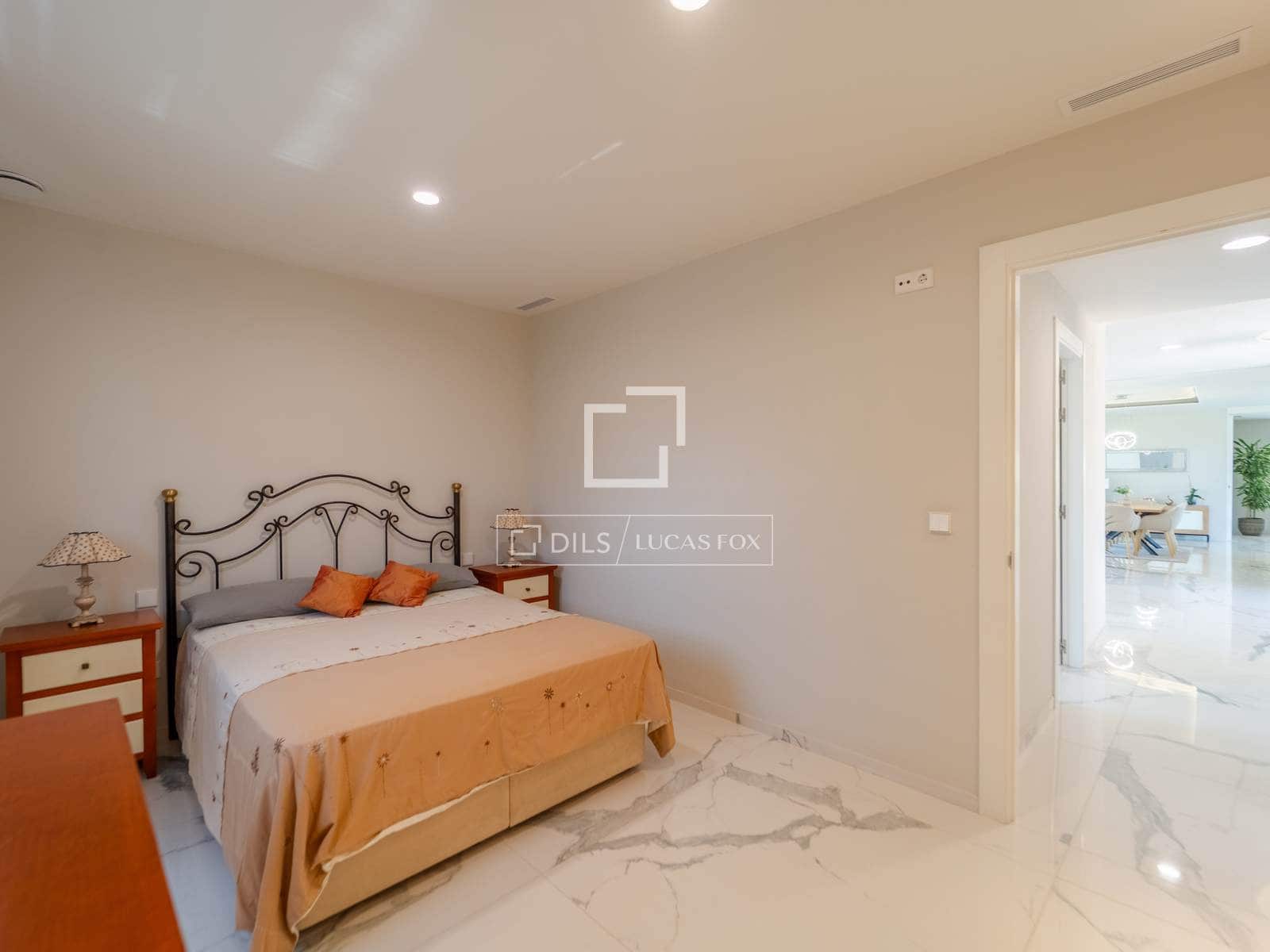 5 bedroom Villa for sale in La Pobla de Vallbona with pool garage - € 1,795,000 (Ref: 9996027)
