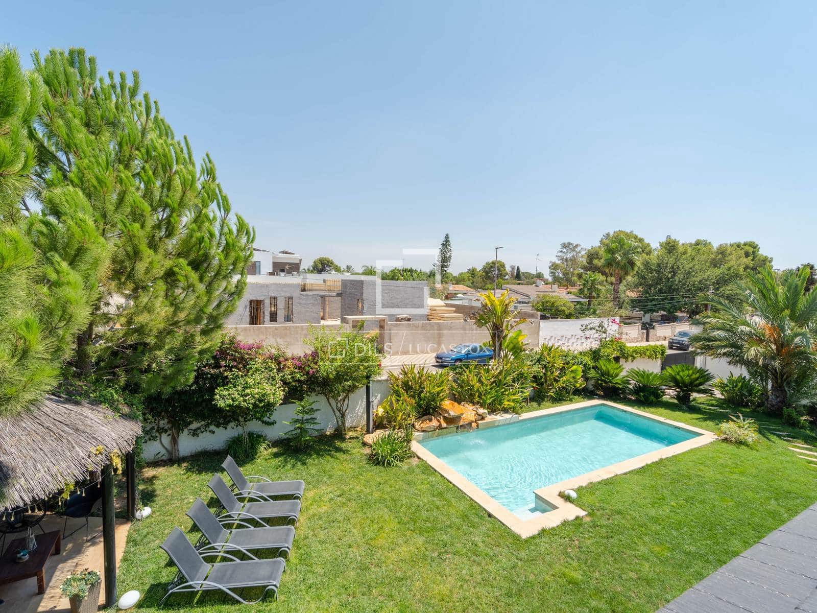 5 bedroom Villa for sale in La Pobla de Vallbona with pool garage - € 1,795,000 (Ref: 9996027)