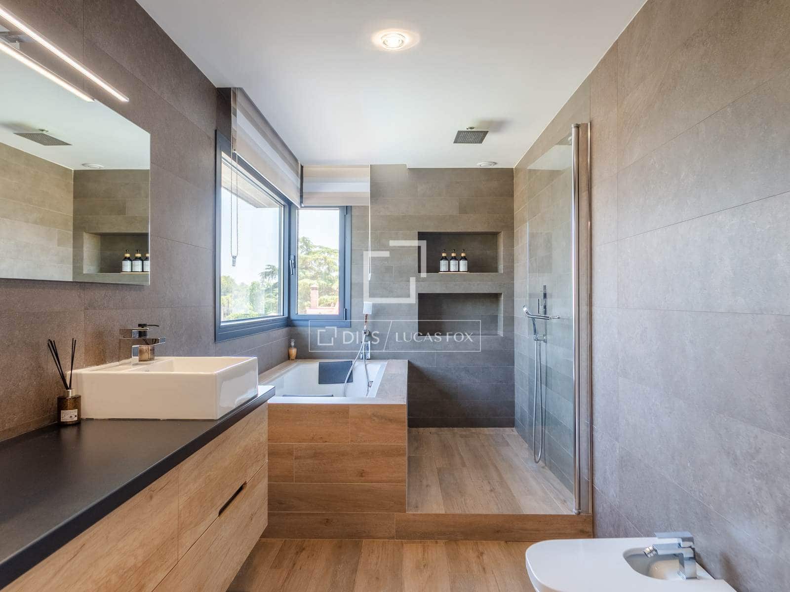 5 bedroom Villa for sale in La Pobla de Vallbona with pool garage - € 1,795,000 (Ref: 9996027)