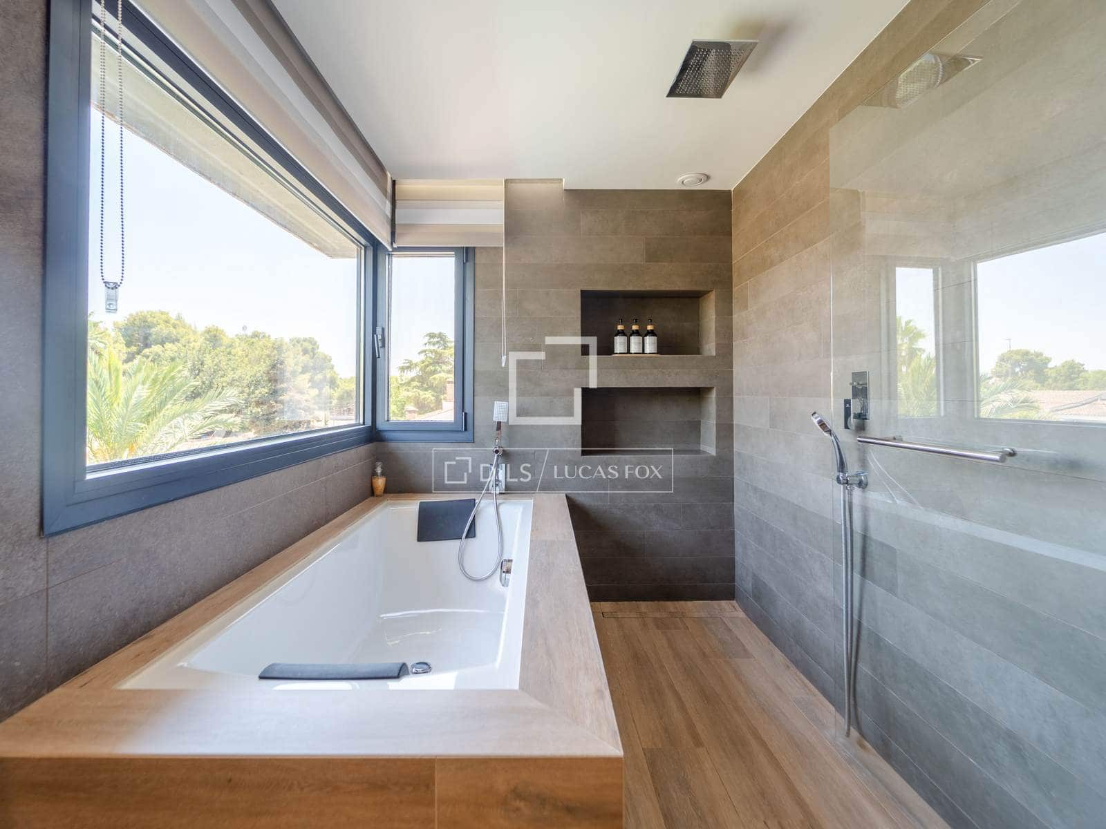 5 bedroom Villa for sale in La Pobla de Vallbona with pool garage - € 1,795,000 (Ref: 9996027)