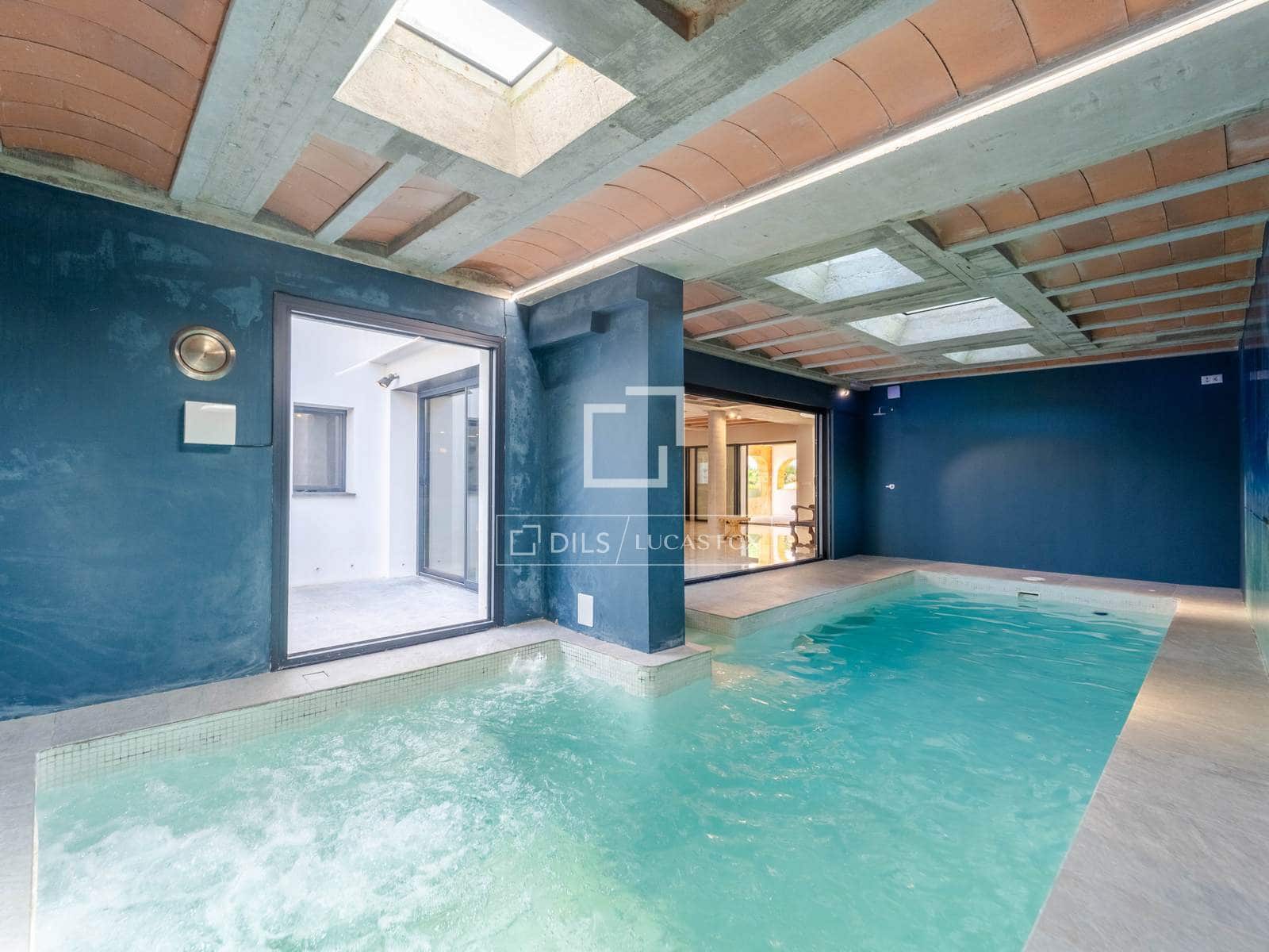 5 bedroom Villa for sale in La Pobla de Vallbona with pool garage - € 1,795,000 (Ref: 9996027)