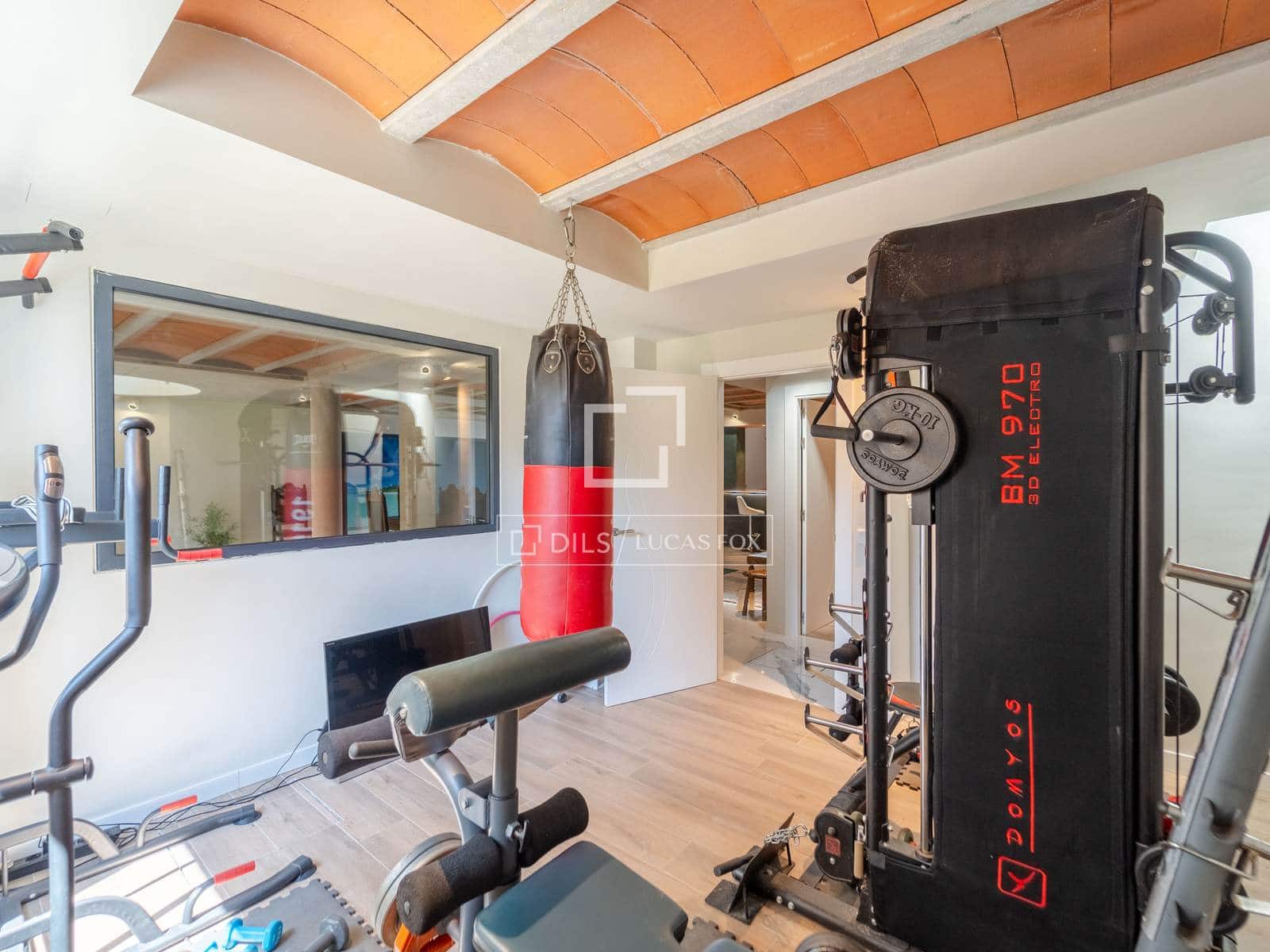 5 bedroom Villa for sale in La Pobla de Vallbona with pool garage - € 1,795,000 (Ref: 9996027)