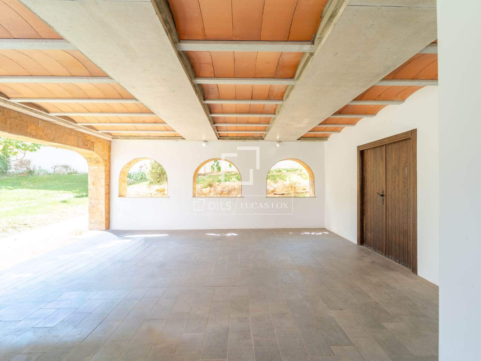 5 bedroom Villa for sale in La Pobla de Vallbona with pool garage - € 1,795,000 (Ref: 9996027)