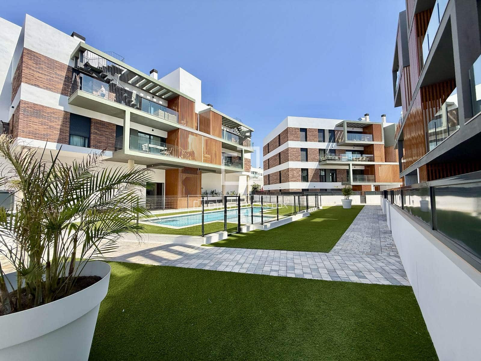 3 sypialnia Apartament na sprzedaż w Miasto Alicante / Alacant z basenem garażem - 489 000 € (Ref: 9996275)