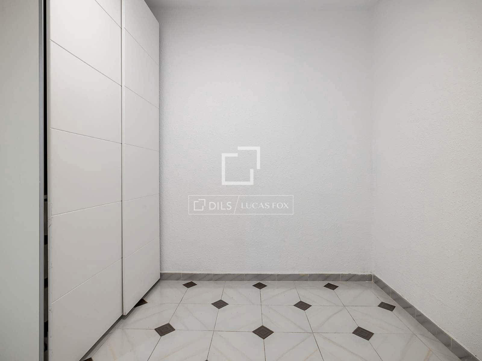 2 slaapkamer Appartement te koop in Barcelona stad - € 330.000 (Ref: 9996276)
