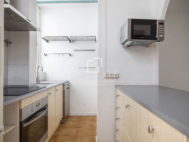 2 slaapkamer Appartement te koop in Barcelona stad - € 330.000 (Ref: 9996276)