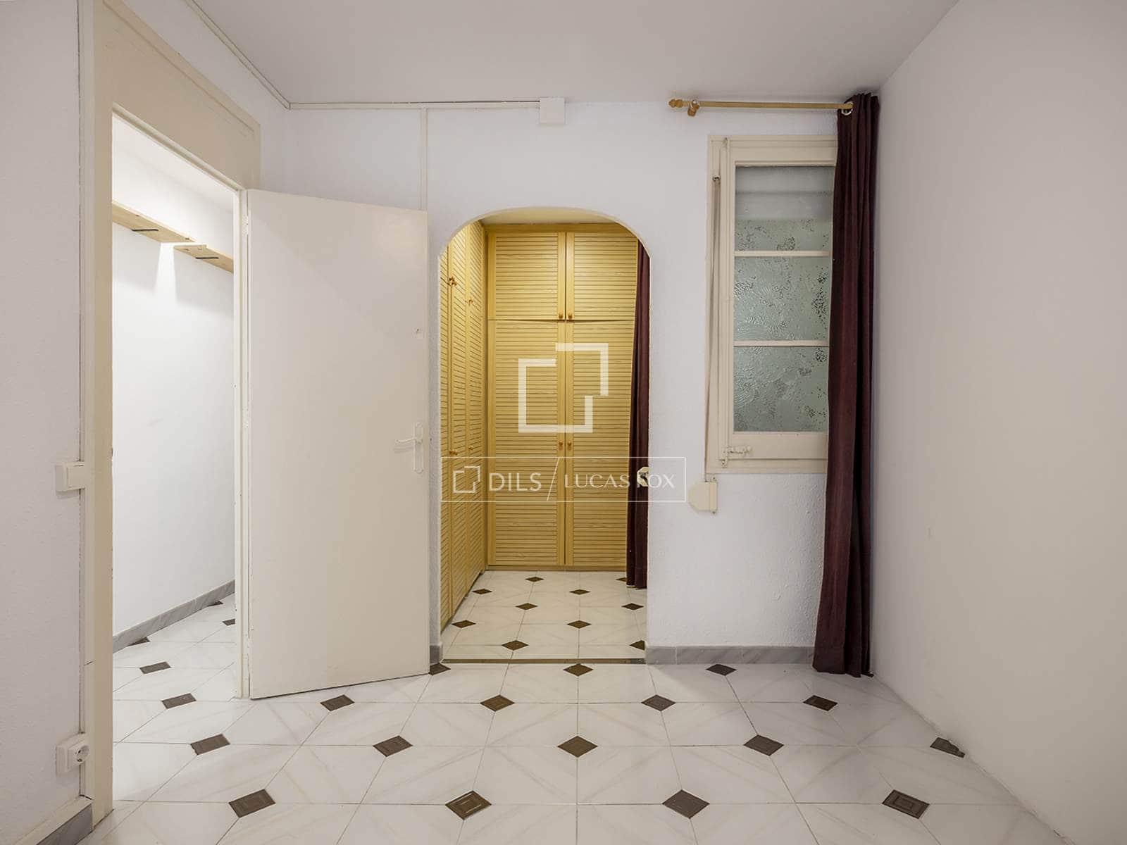 2 slaapkamer Appartement te koop in Barcelona stad - € 330.000 (Ref: 9996276)