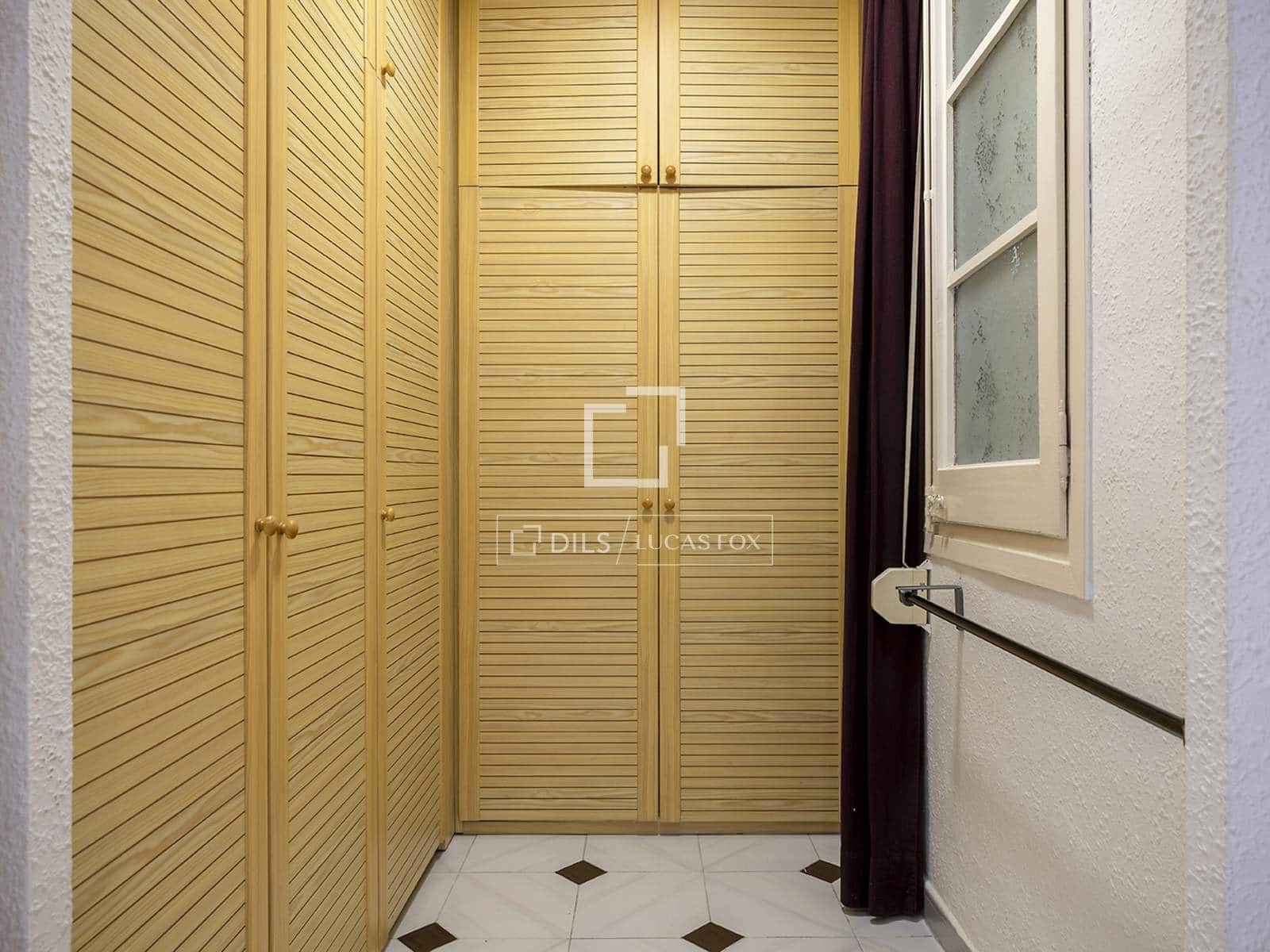 2 slaapkamer Appartement te koop in Barcelona stad - € 330.000 (Ref: 9996276)