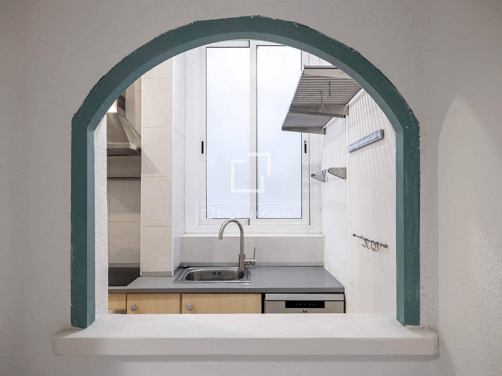 2 slaapkamer Appartement te koop in Barcelona stad - € 330.000 (Ref: 9996276)