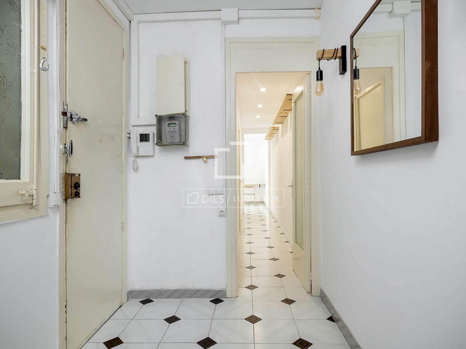 2 slaapkamer Appartement te koop in Barcelona stad - € 330.000 (Ref: 9996276)