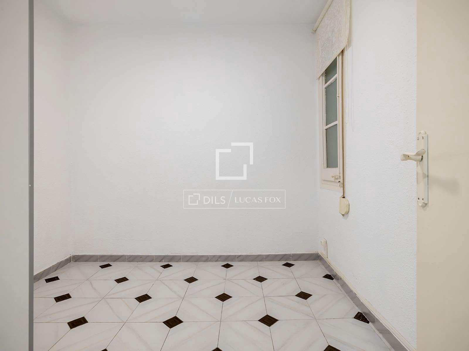 2 slaapkamer Appartement te koop in Barcelona stad - € 330.000 (Ref: 9996276)