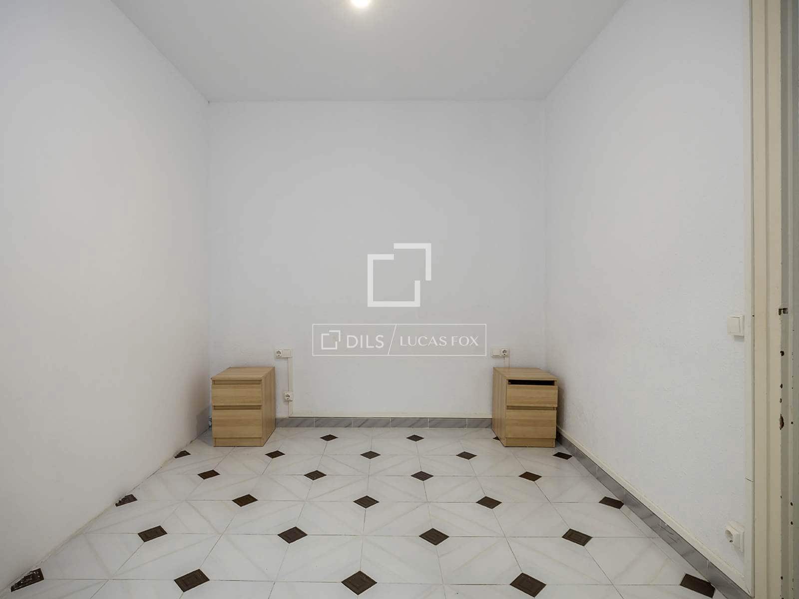 2 slaapkamer Appartement te koop in Barcelona stad - € 330.000 (Ref: 9996276)
