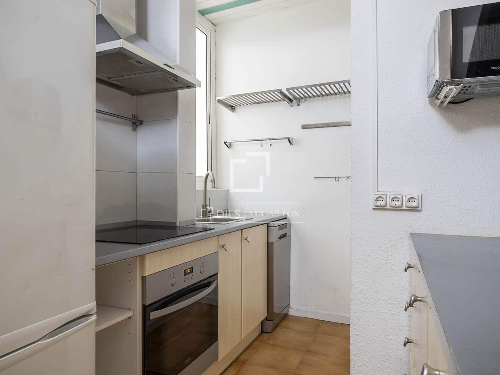 2 slaapkamer Appartement te koop in Barcelona stad - € 330.000 (Ref: 9996276)