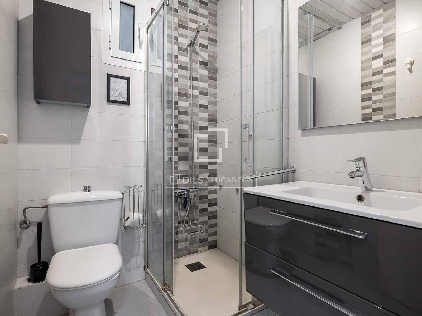 2 slaapkamer Appartement te koop in Barcelona stad - € 330.000 (Ref: 9996276)