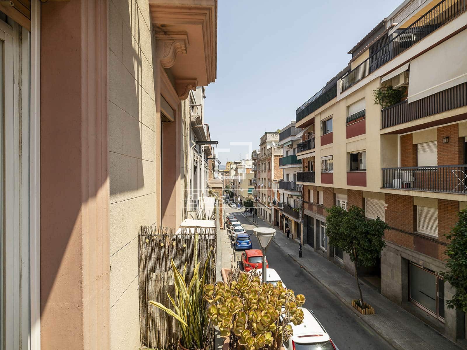 2 slaapkamer Appartement te koop in Barcelona stad - € 330.000 (Ref: 9996276)