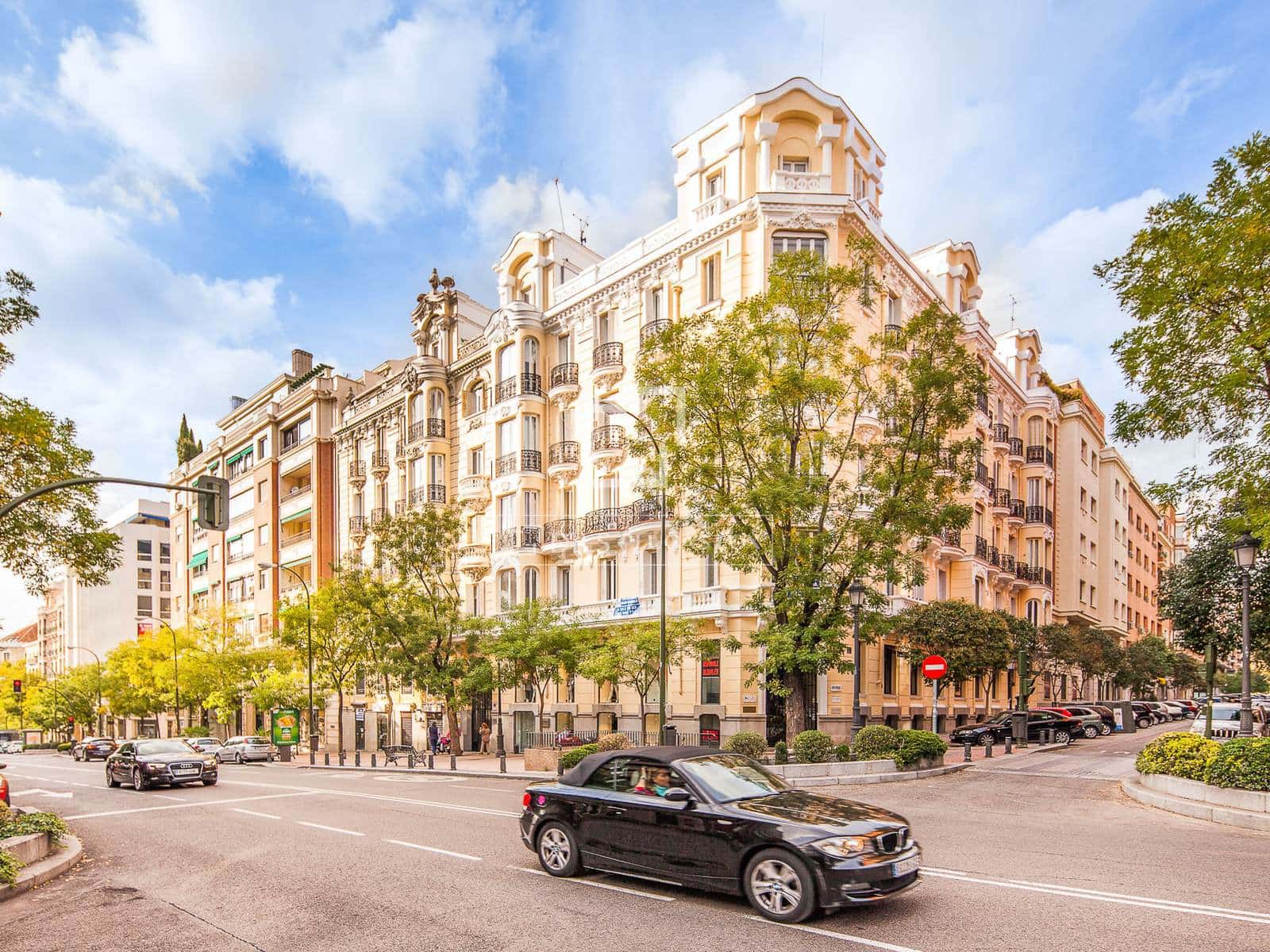 2 soveværelse Lejlighed til leje i Madrid by - € 6.200 (Ref: 9996277)