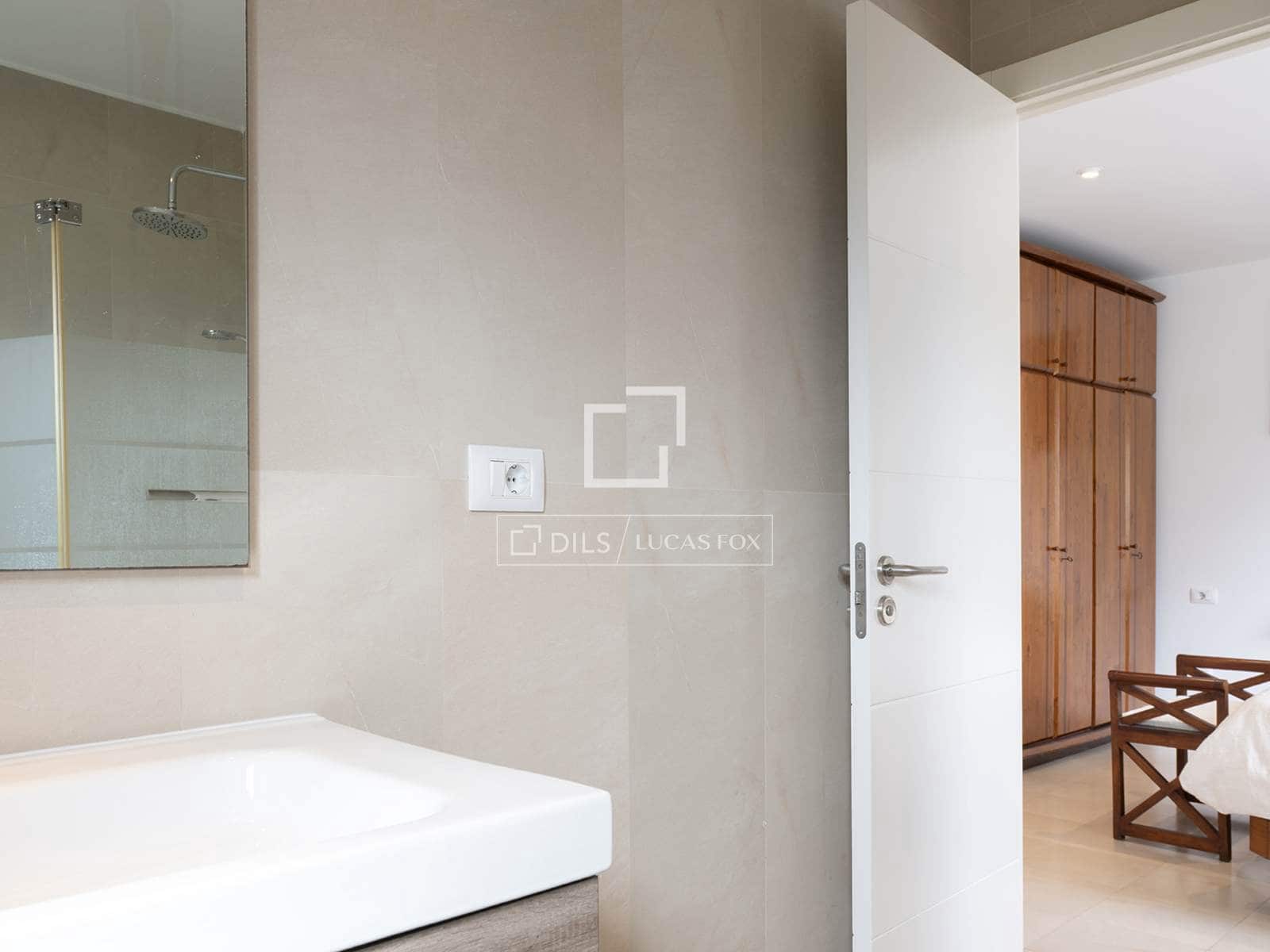 4 bedroom Villa for sale in Nigran with pool garage - € 1,020,000 (Ref: 9996278)
