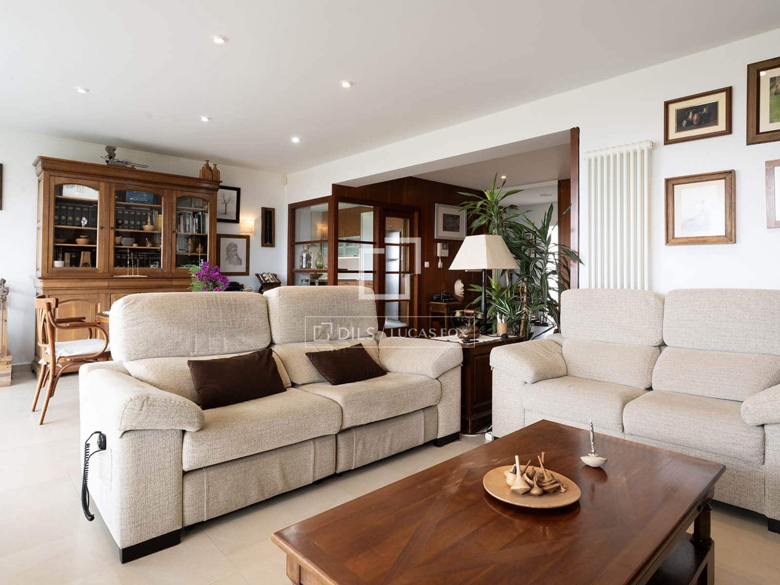 4 bedroom Villa for sale in Nigran with pool garage - € 1,020,000 (Ref: 9996278)