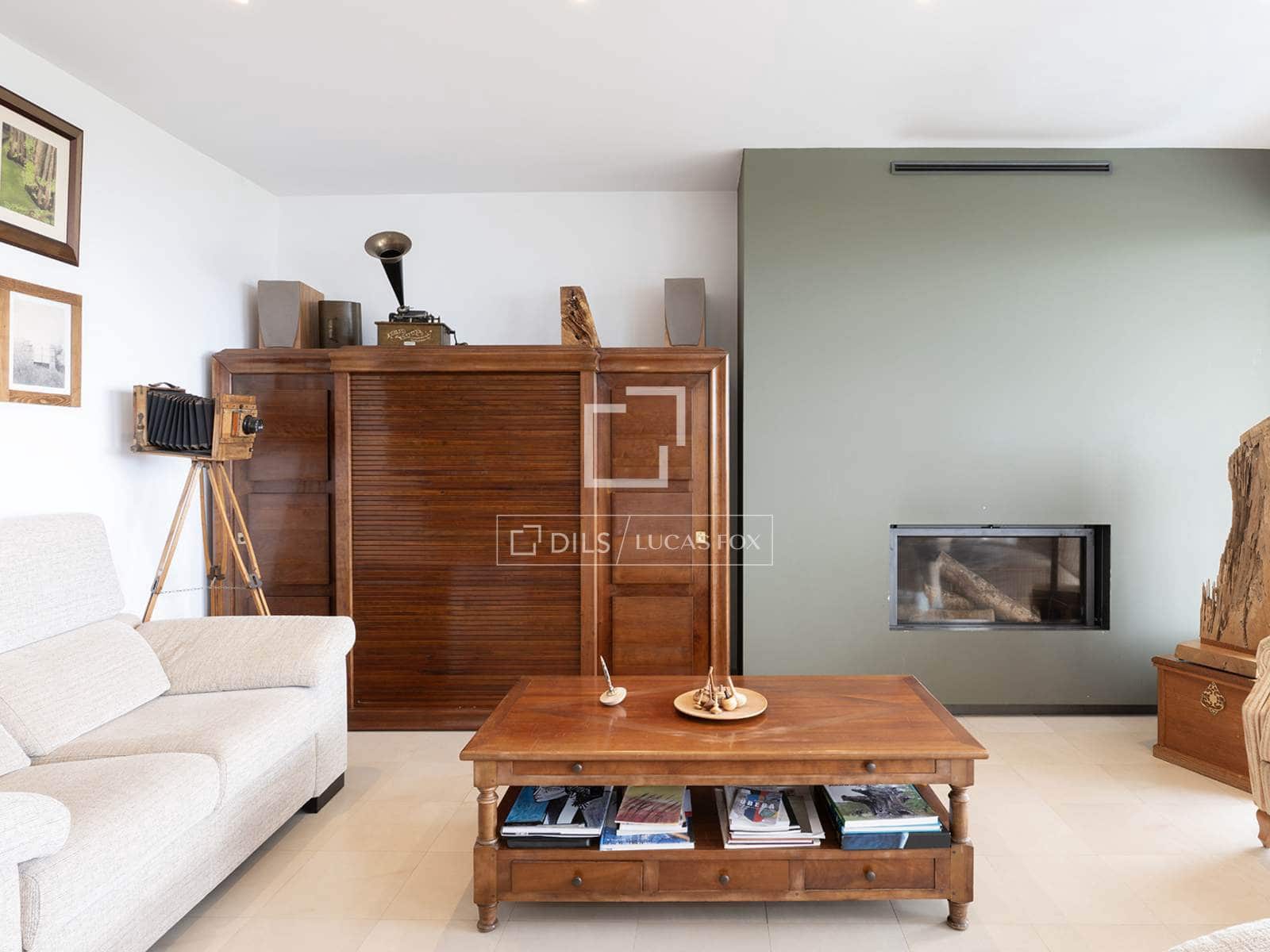 4 bedroom Villa for sale in Nigran with pool garage - € 1,020,000 (Ref: 9996278)