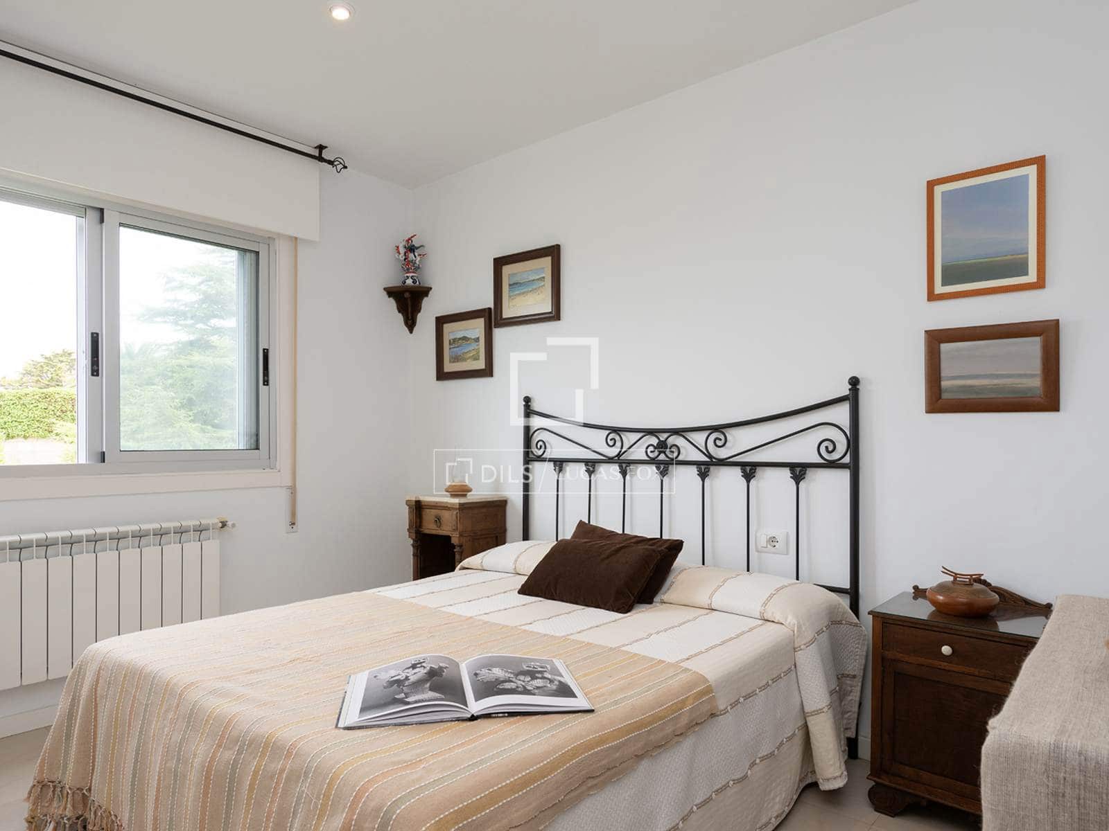 4 bedroom Villa for sale in Nigran with pool garage - € 1,020,000 (Ref: 9996278)