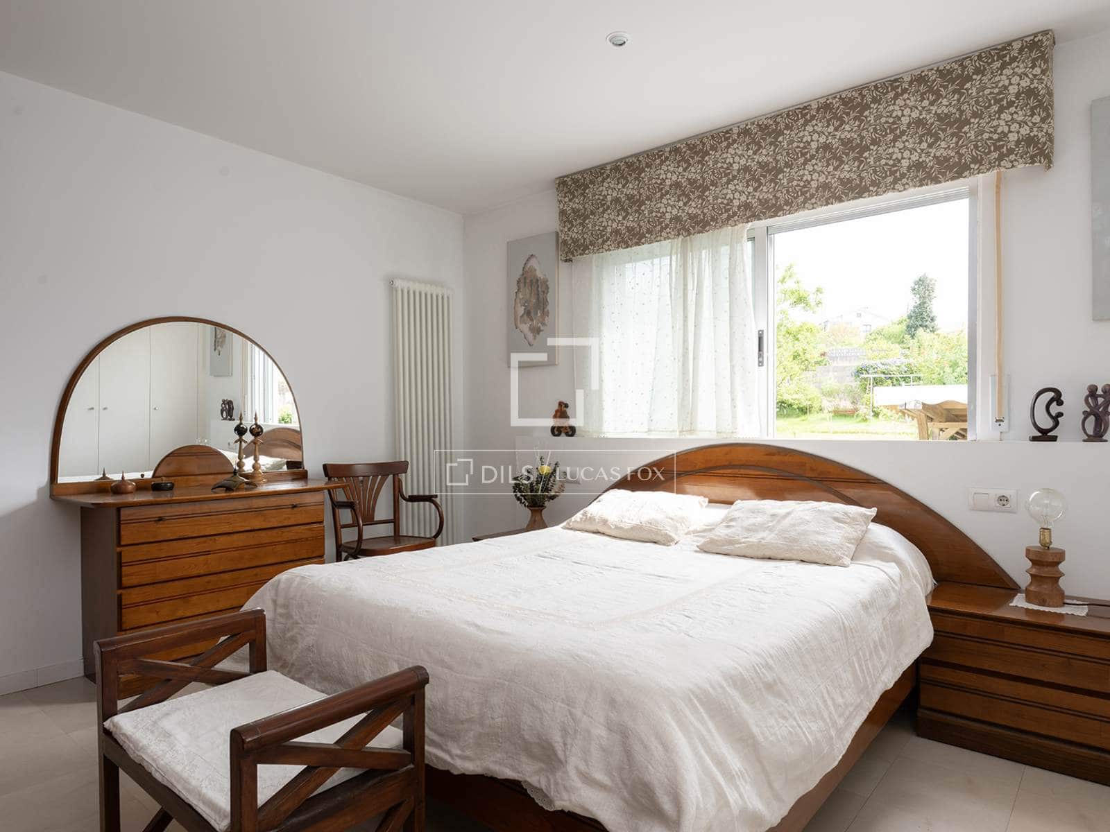 4 bedroom Villa for sale in Nigran with pool garage - € 1,020,000 (Ref: 9996278)
