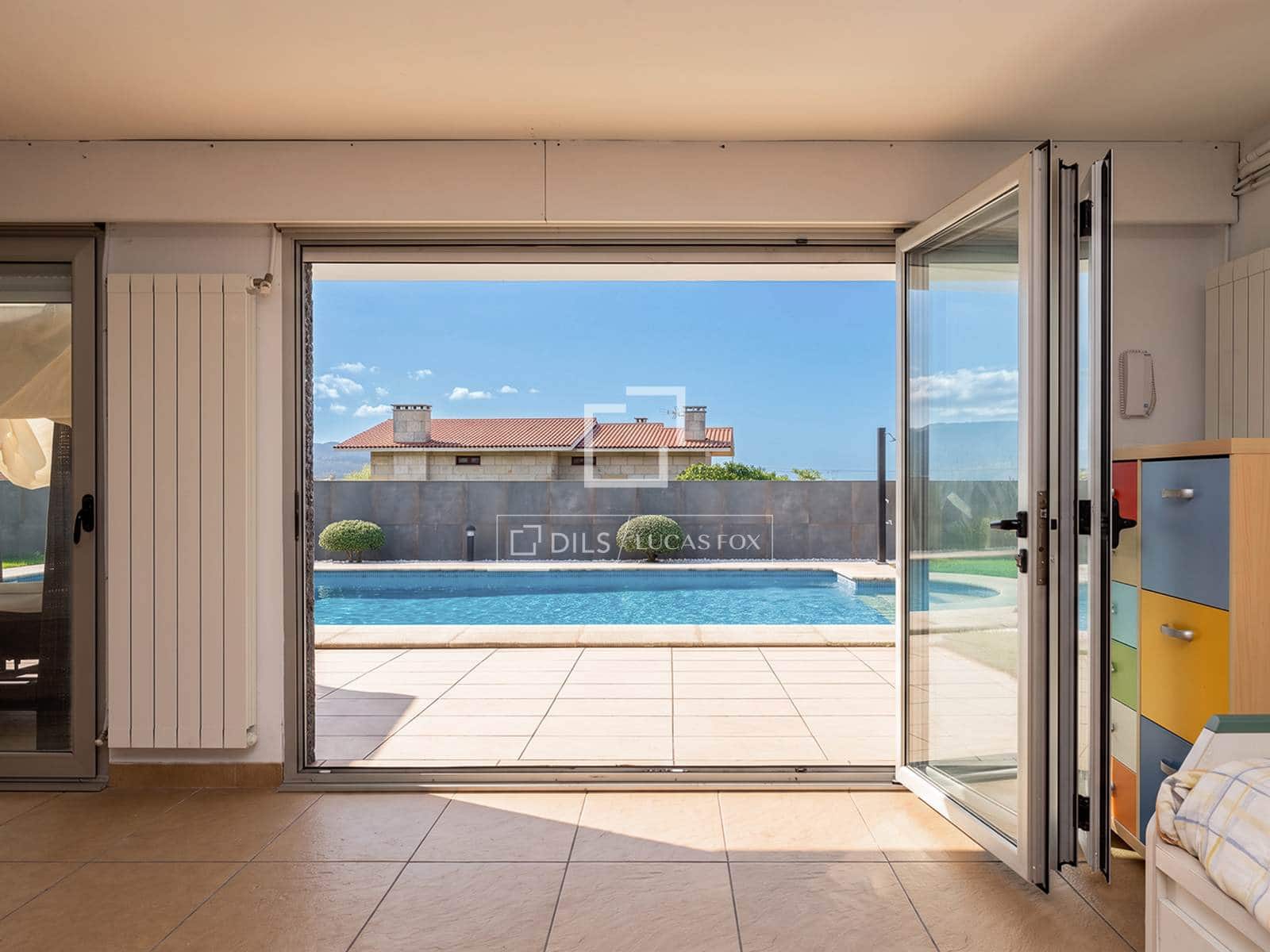 4 bedroom Villa for sale in Nigran with pool garage - € 1,020,000 (Ref: 9996278)