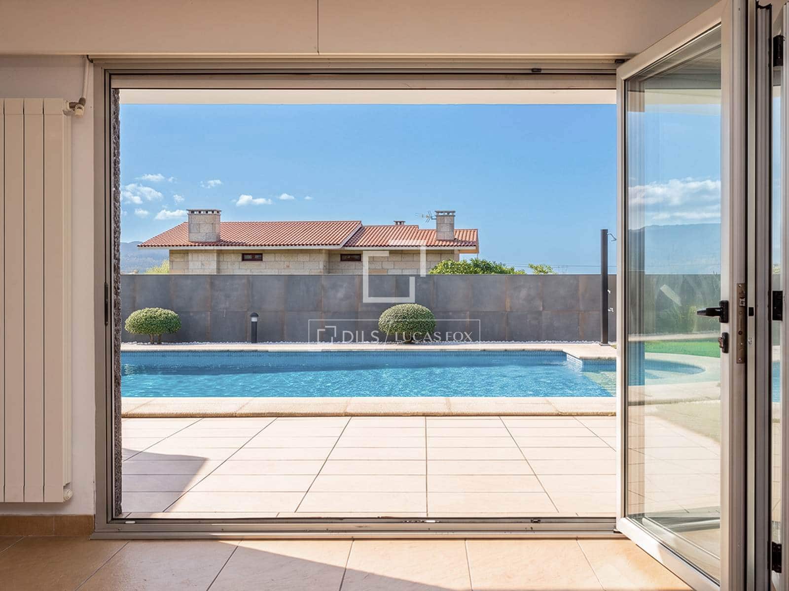 4 bedroom Villa for sale in Nigran with pool garage - € 1,020,000 (Ref: 9996278)