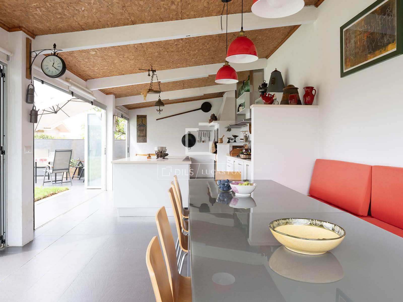 4 bedroom Villa for sale in Nigran with pool garage - € 1,020,000 (Ref: 9996278)