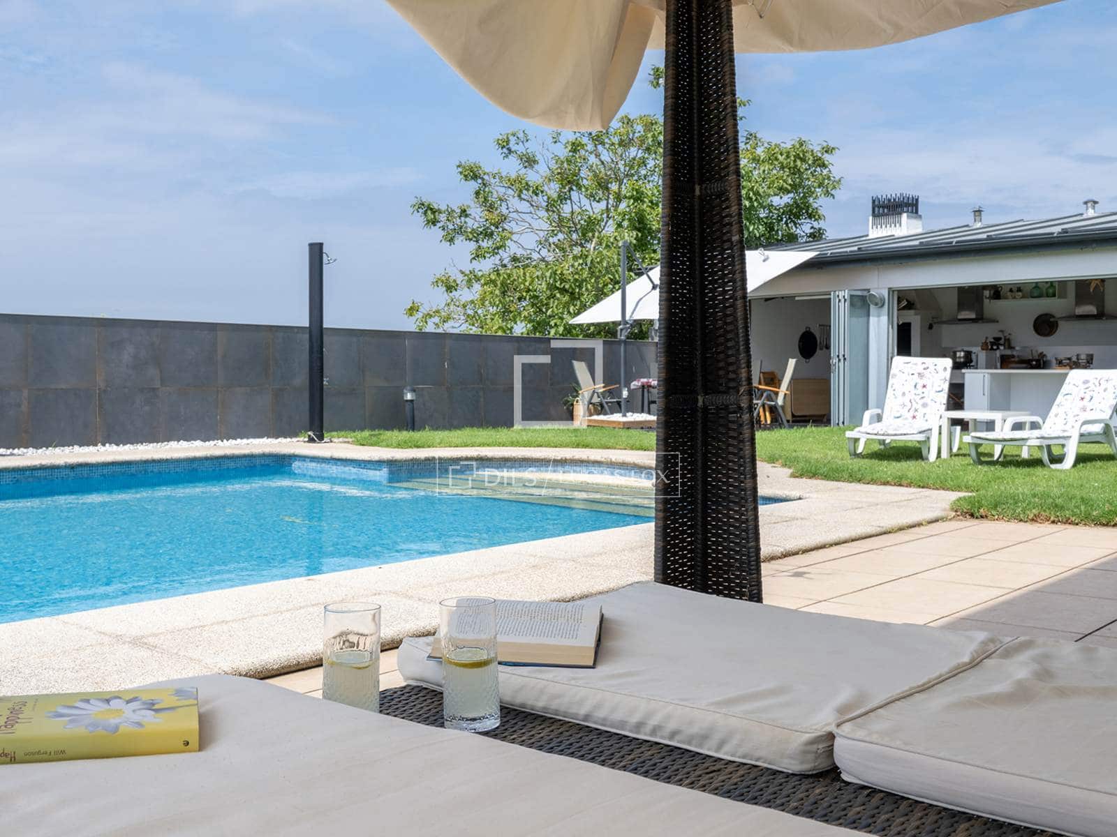 4 bedroom Villa for sale in Nigran with pool garage - € 1,020,000 (Ref: 9996278)