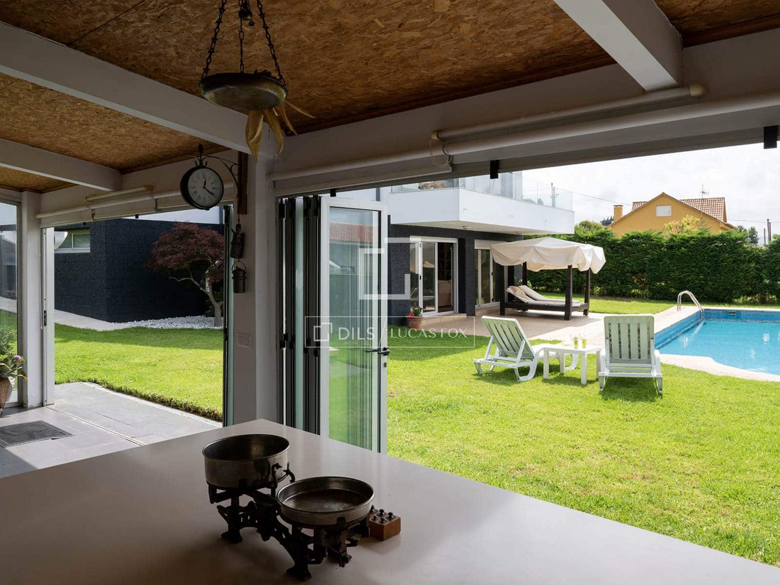 4 bedroom Villa for sale in Nigran with pool garage - € 1,020,000 (Ref: 9996278)