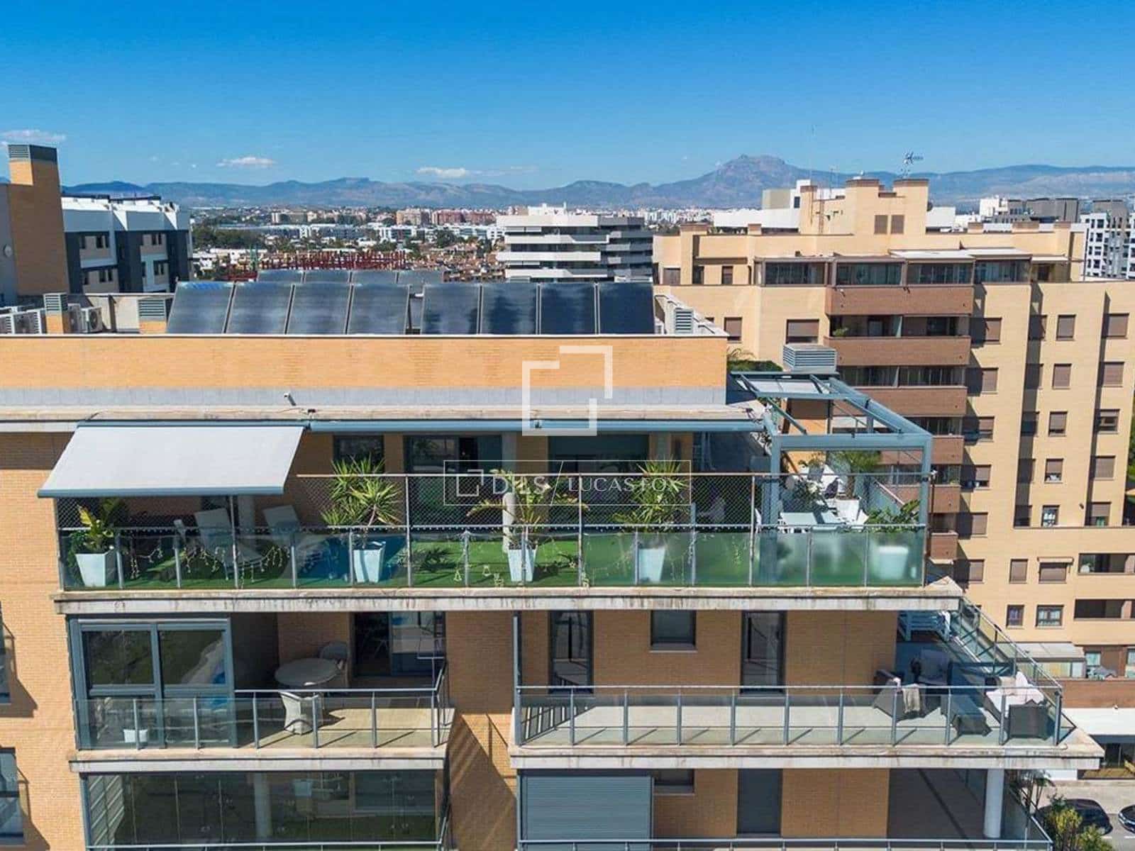 3 makuuhuone Kattohuoneisto myytävänä paikassa Alicante kaupunki mukana uima-altaan 
autotalli - 1 100 000 € (Ref: 9996279)