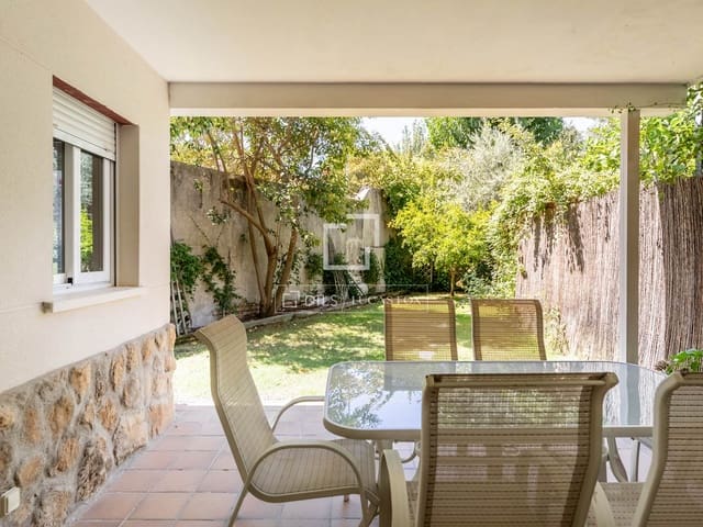 4 soveværelse Villa til salg i Majadahonda med swimmingpool - € 1.250.000 (Ref: 9996358)