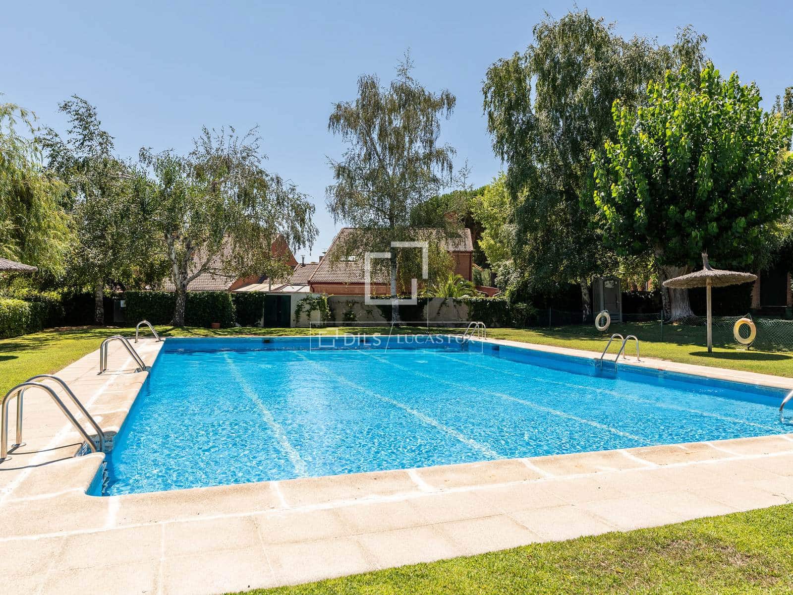 4 soveværelse Villa til salg i Majadahonda med swimmingpool - € 1.250.000 (Ref: 9996358)