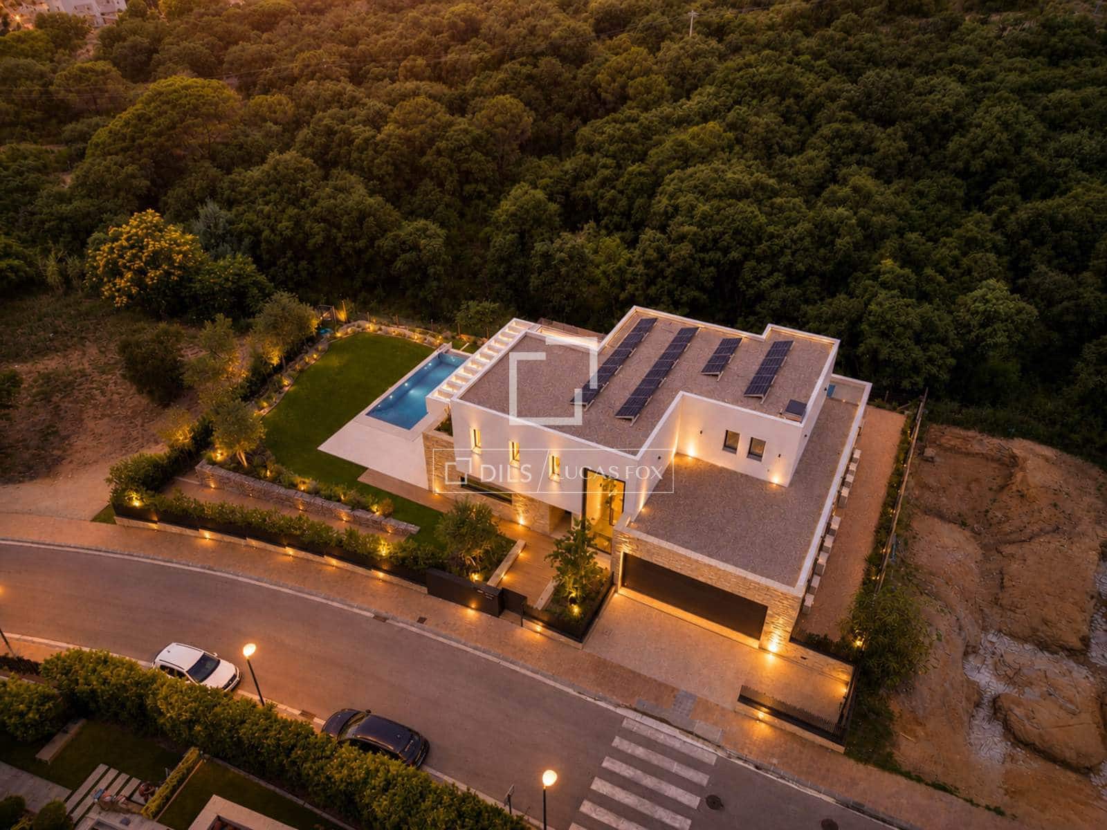 5 soveværelse Villa til salg i Santa Cristina d'Aro med swimmingpool garage - € 3.500.000 (Ref: 9997570)