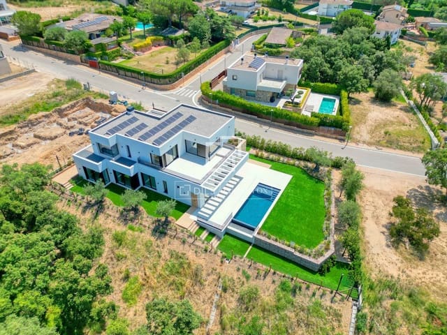 5 soveværelse Villa til salg i Santa Cristina d'Aro med swimmingpool garage - € 3.500.000 (Ref: 9997570)