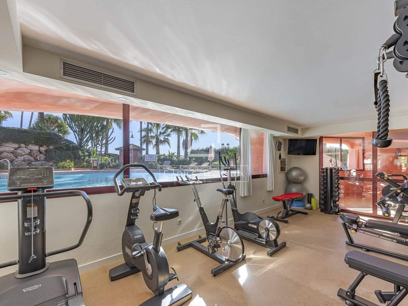 3 sovrum Lägenhet till salu i Estepona med pool garage - 2 350 000 € (Ref: 9997699)