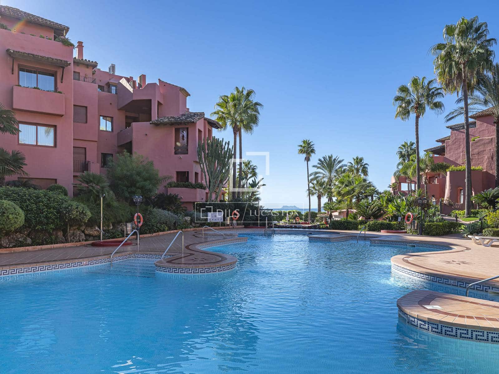 3 sovrum Lägenhet till salu i Estepona med pool garage - 2 350 000 € (Ref: 9997699)