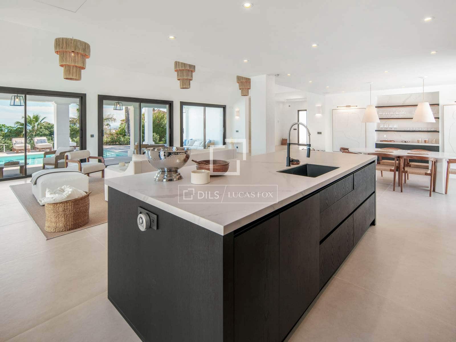 5 bedroom Villa for sale in Marbella with pool garage - € 4,880,000 (Ref: 9997703)