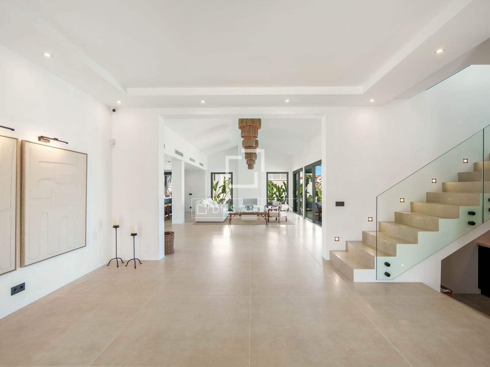 5 bedroom Villa for sale in Marbella with pool garage - € 4,880,000 (Ref: 9997703)