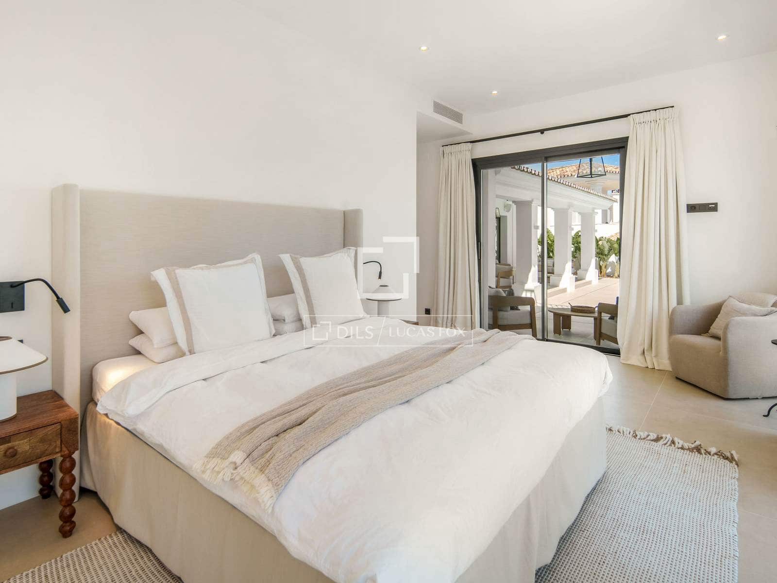 5 bedroom Villa for sale in Marbella with pool garage - € 4,880,000 (Ref: 9997703)