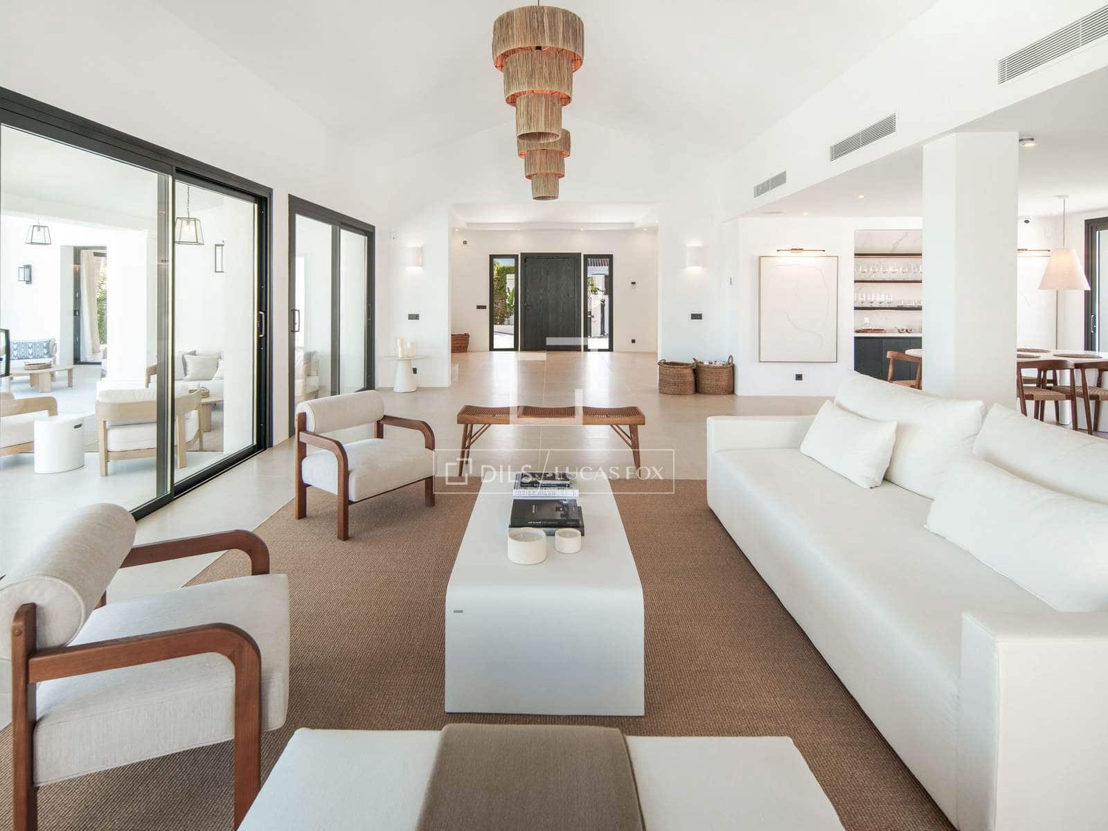 5 bedroom Villa for sale in Marbella with pool garage - € 4,880,000 (Ref: 9997703)