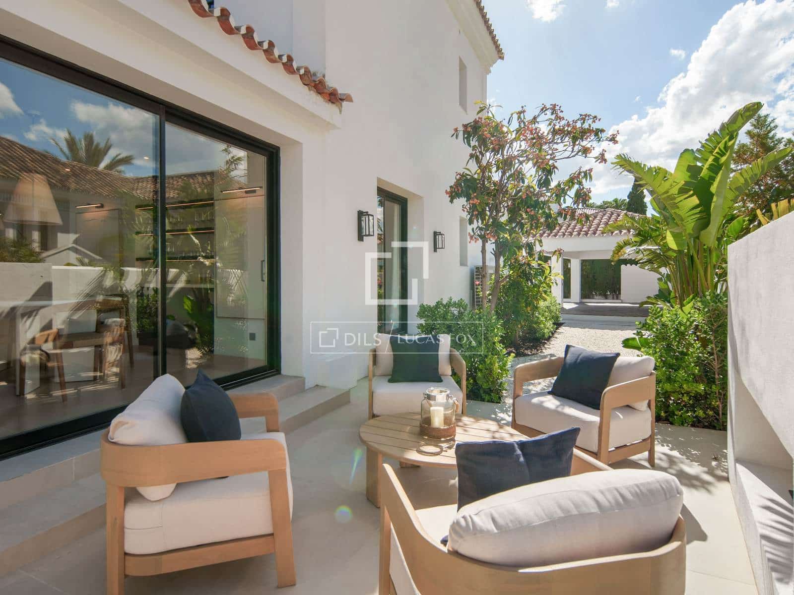 5 bedroom Villa for sale in Marbella with pool garage - € 4,880,000 (Ref: 9997703)