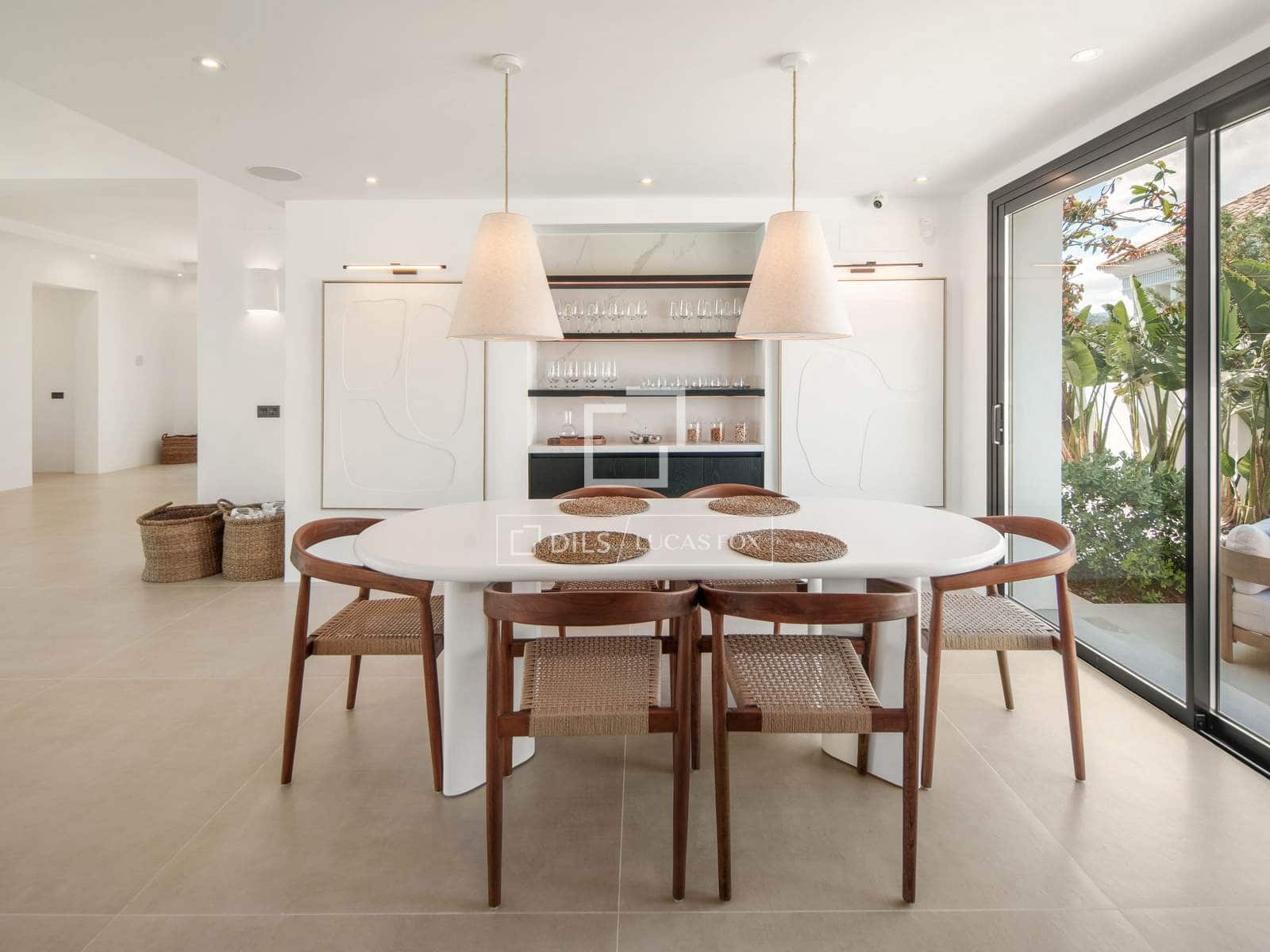 5 bedroom Villa for sale in Marbella with pool garage - € 4,880,000 (Ref: 9997703)