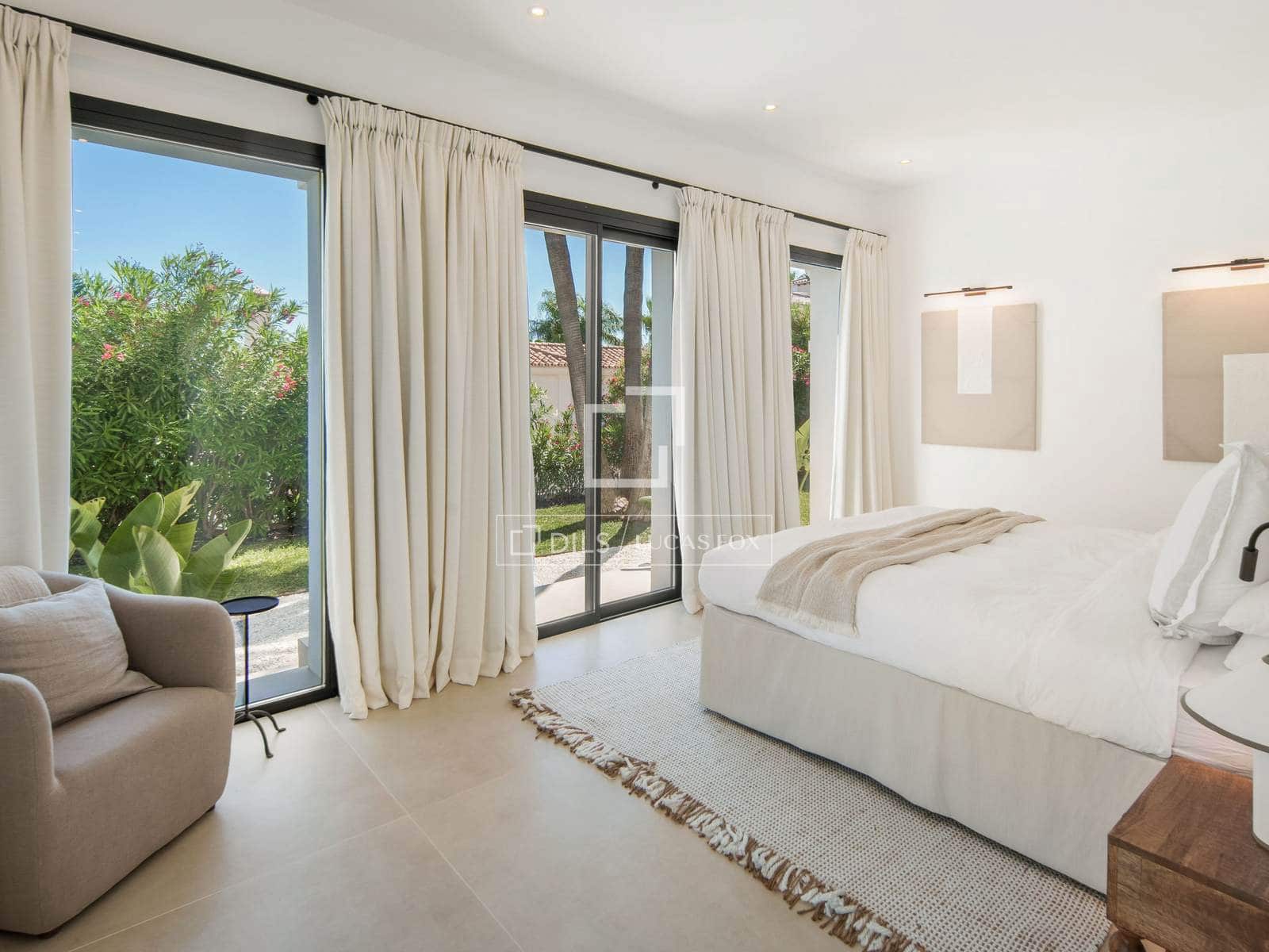 5 bedroom Villa for sale in Marbella with pool garage - € 4,880,000 (Ref: 9997703)