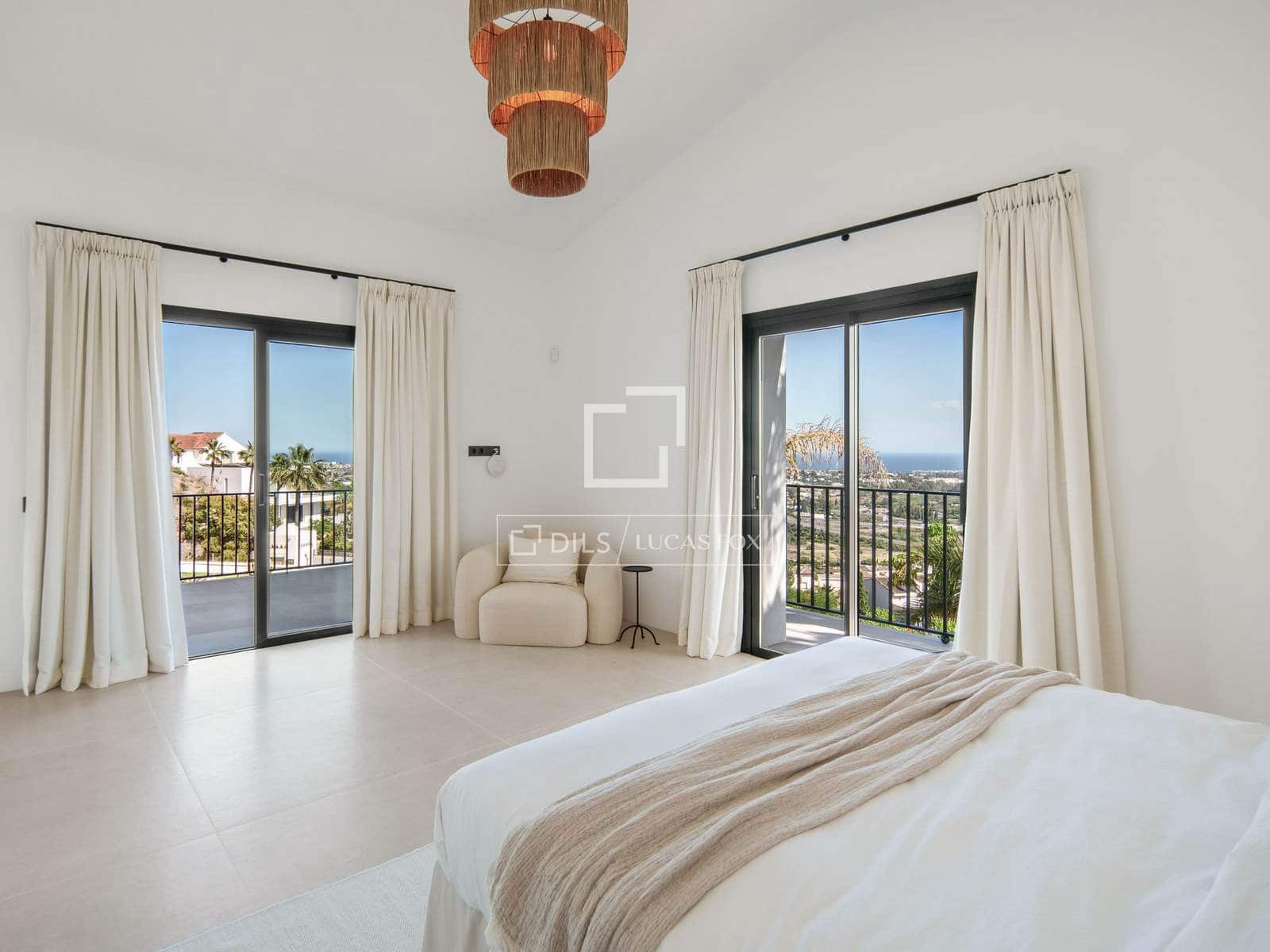 5 bedroom Villa for sale in Marbella with pool garage - € 4,880,000 (Ref: 9997703)