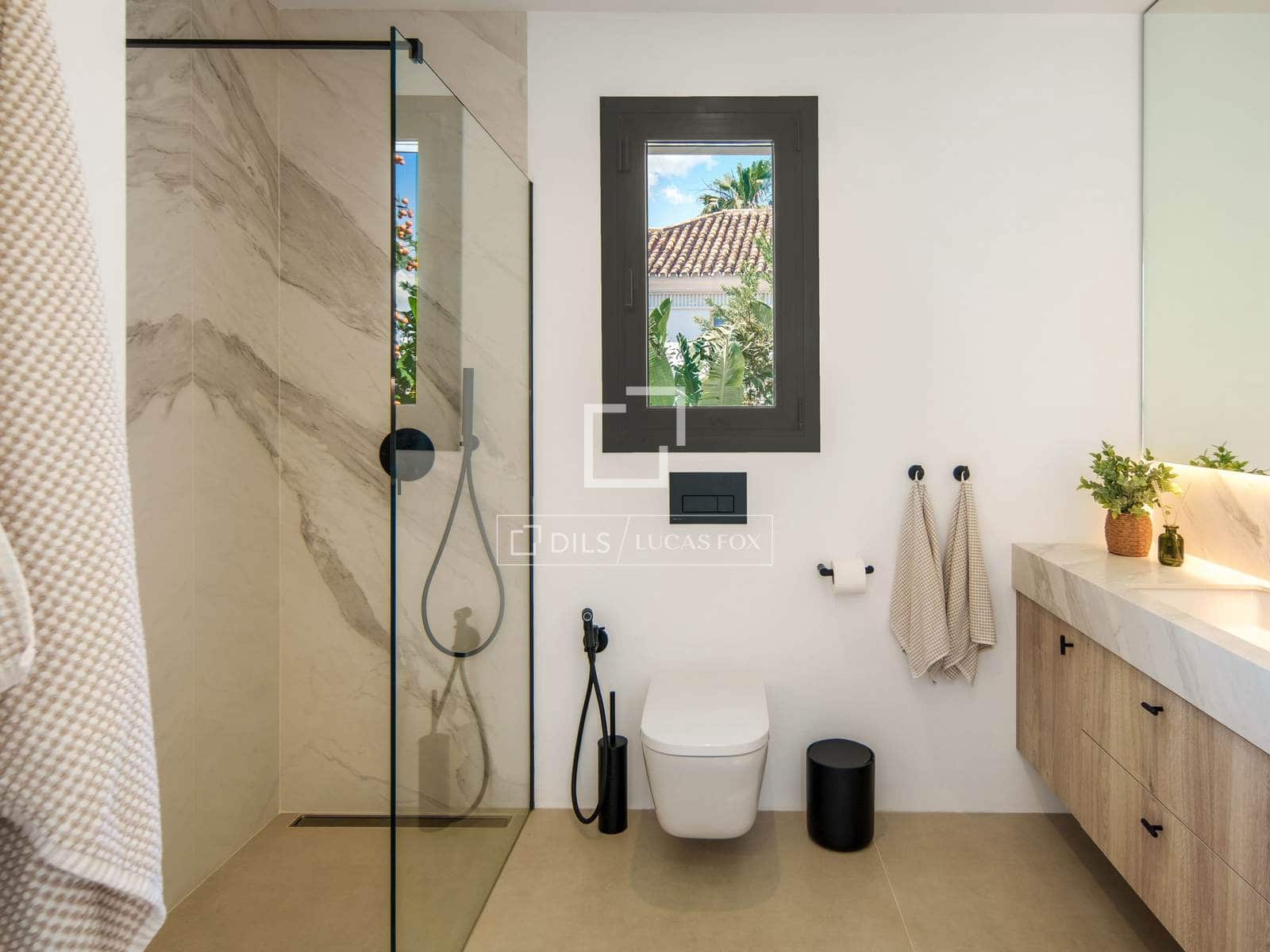 5 bedroom Villa for sale in Marbella with pool garage - € 4,880,000 (Ref: 9997703)