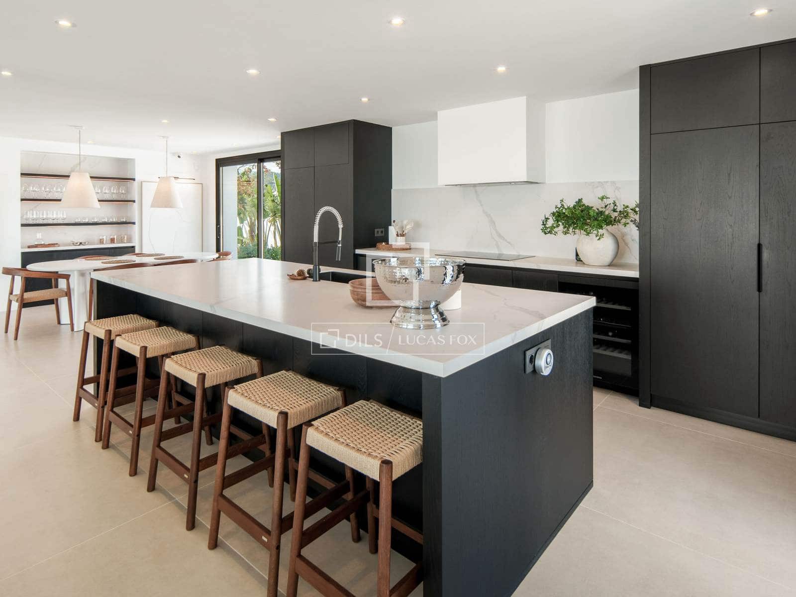 5 bedroom Villa for sale in Marbella with pool garage - € 4,880,000 (Ref: 9997703)
