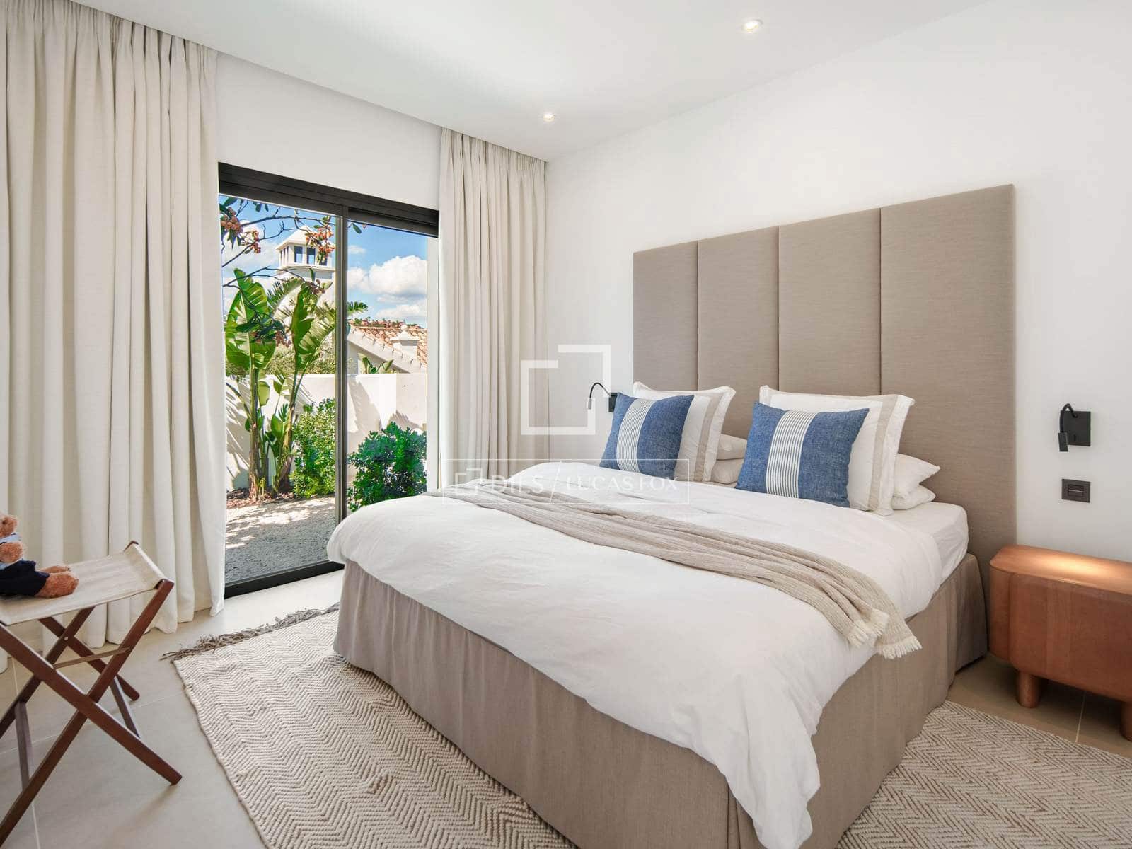 5 bedroom Villa for sale in Marbella with pool garage - € 4,880,000 (Ref: 9997703)
