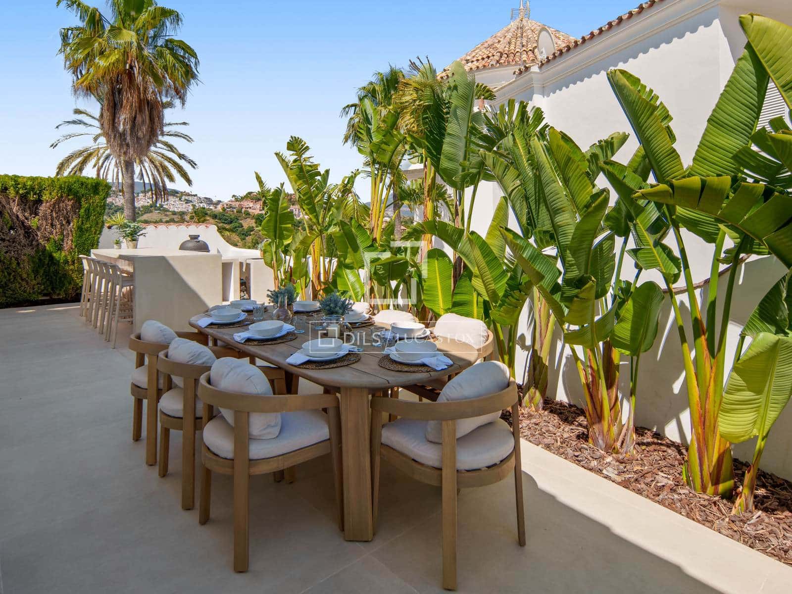 5 bedroom Villa for sale in Marbella with pool garage - € 4,880,000 (Ref: 9997703)